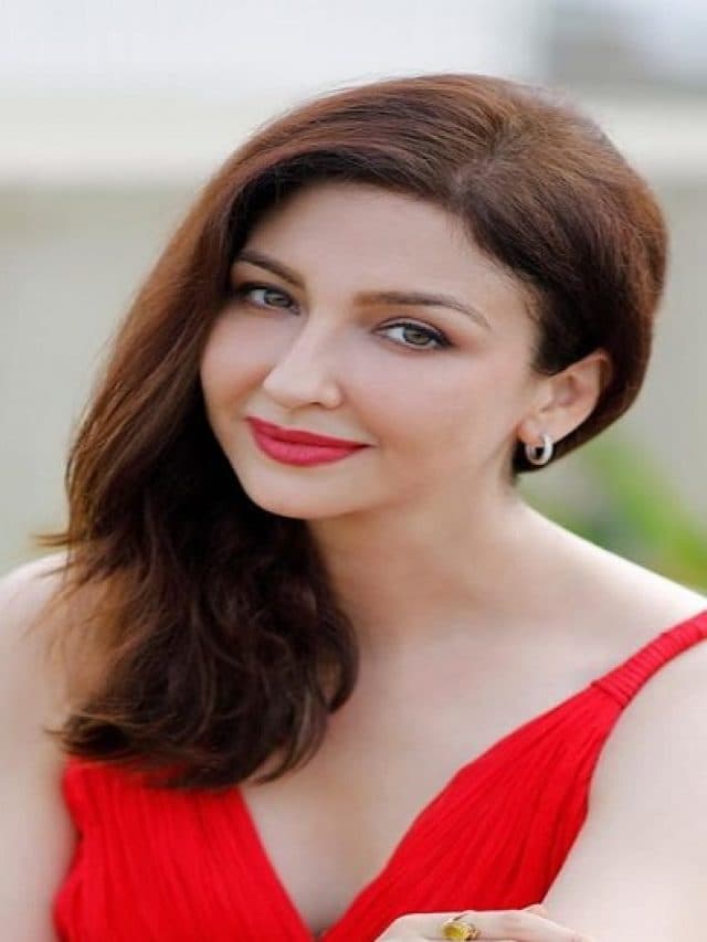 Saumya Tandon : ‘गोरी मैम’ ने बेहद ही स्टनिंग लुक के साथ बिखेरे जलवे