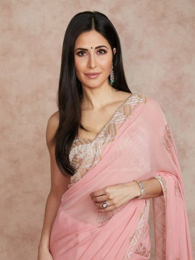 Katrina Kaif: एक्ट्रेस कटरीना कैफ ने ट्रेडिशनल साड़ी में शेयर की अपनी दिलकश अंदाज वाले फोटोज, सोशल मीडिया पर फैंस को बना रहीं दीवाना