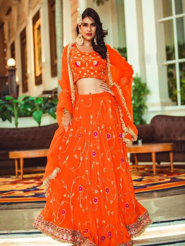 नवाबी अंदाज में नजर आईं नेहा मलिक, तस्वीरों में अपनी अदाओं का बिखेरा जलवा