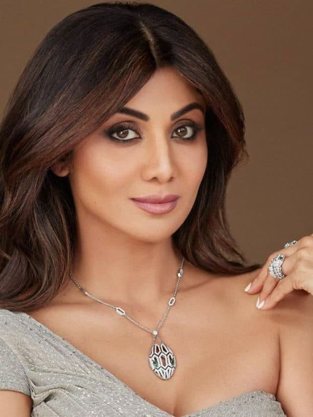 Shilpa Shetty Kundra: एक्ट्रेस शिल्पा शेट्टी ने सोशल मीडिया पर शेयर की अपनी हॉट फोटोज, ढा रहीं हैं कहर