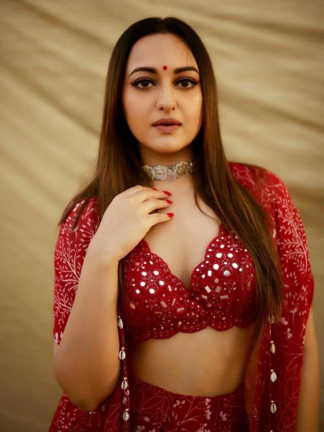 लाल लहंगे में सोनाक्षी सिन्हा ने ढाया कहर