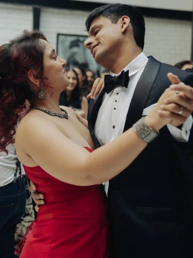 Ira khan ने अंगूठी पहनाकर होने वाले पति को किया Kiss