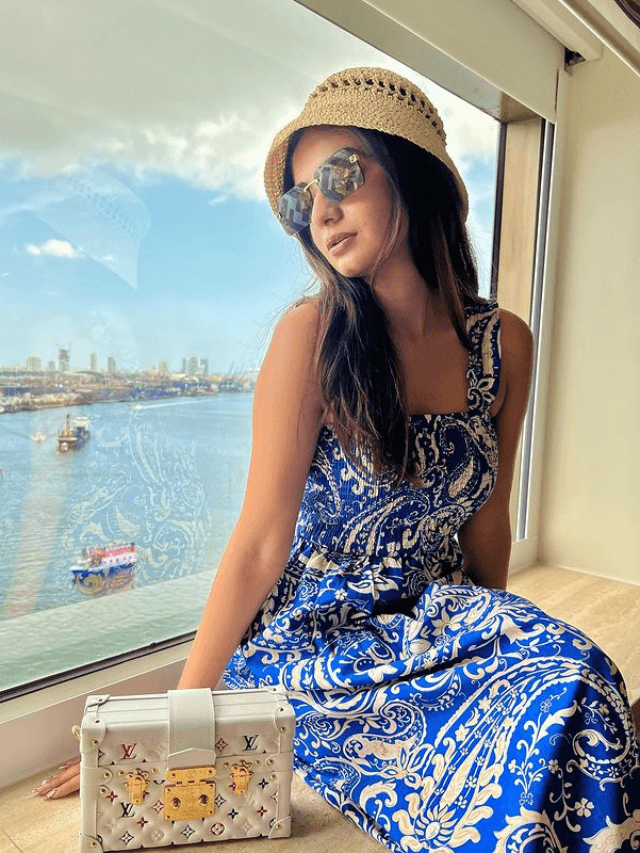 Anushka Sen Photos: अनुष्का सेन ने क्लासी लुक से सोशल मीडिया का पारा किया हाई