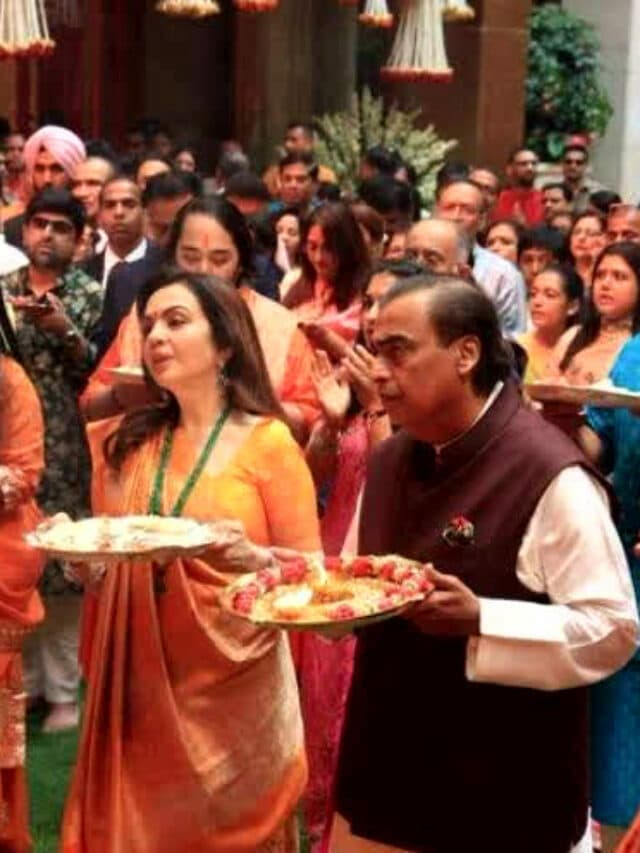 Ganesh Chaturthi 2023: गणेश चतुर्थी सेलिब्रेशन में मुकेश अंबानी के घर लगा सितारों का मेला