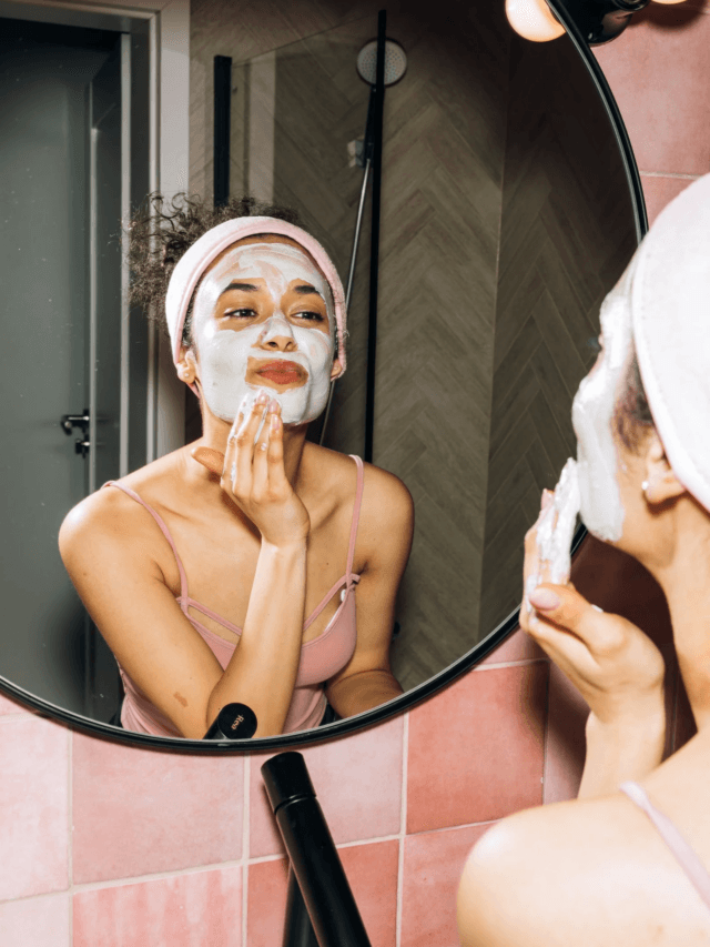 Skin Care Tips: चेहरे को फ्रेश और जवां रखने के लिए सुबह-सुबह करें ये काम