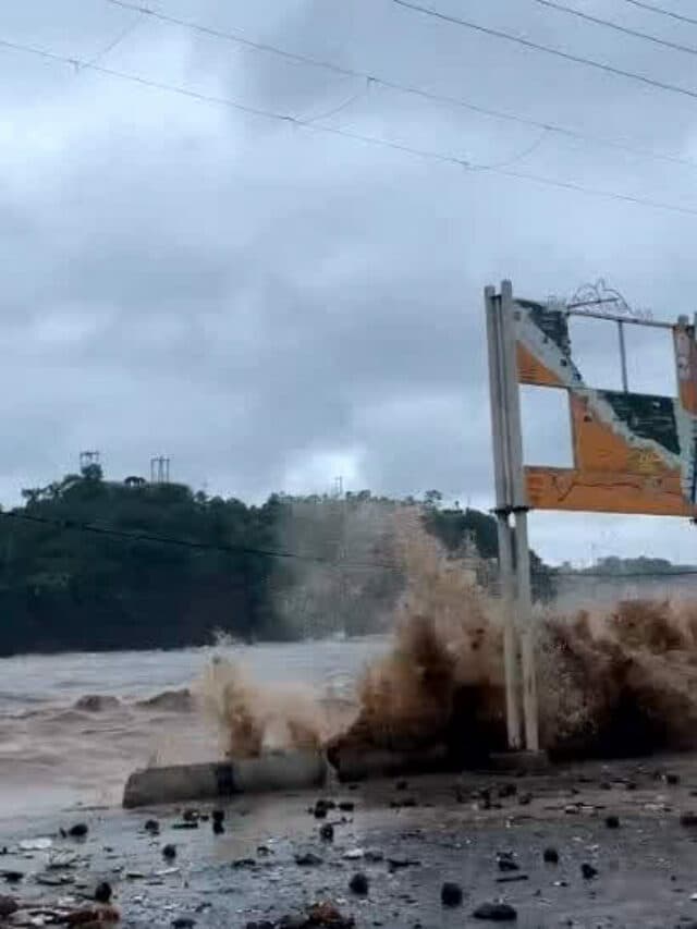 Omkareshwar Weather: ओंकारेश्वर में नर्मदा ने धारण किया रौद्र रूप, देखें वीडियो..