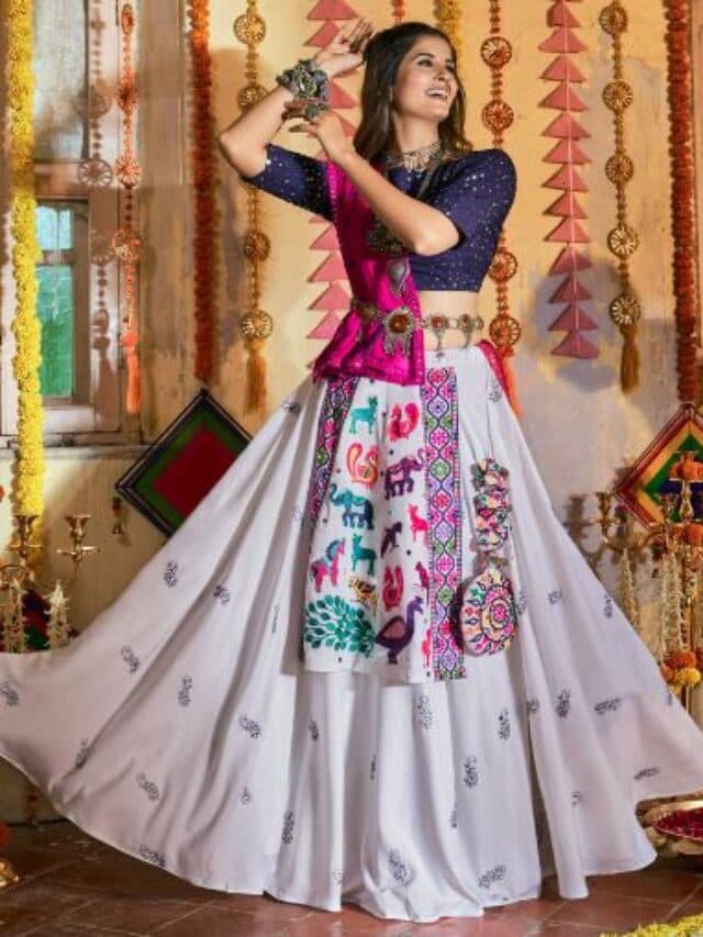 Lehenga Choli Designs for Garba: स्टाइलिश लहंगा-चोली से गरबा नाइट में लगाए चार चांद