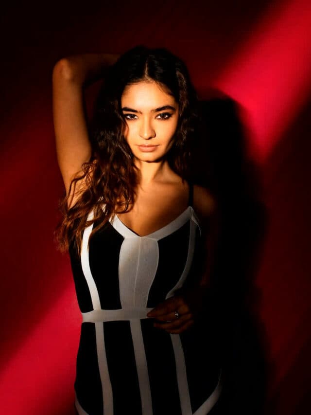 Anushka Sen Hot Pic : अनुष्का सेन के हॉट अवतार दिखाकर लूटी महफिल
