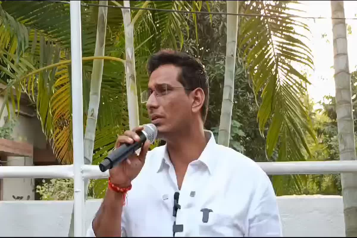 Vande Bharat: NSUI का प्रदर्शन… ‘कुर्ता फाड़ने’ पर सियासत! विधायक देवेंद्र यादव का वीडियो आया सामने, क्या नया रूप लेगा कुर्ताफाड़ विवाद?