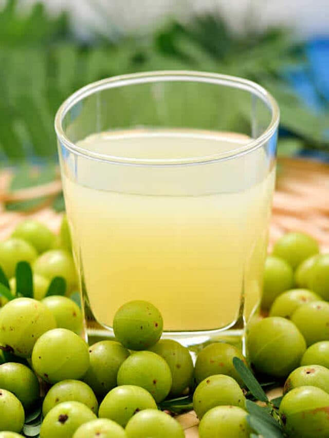 Health Benefits of Amla Juice: सर्दियों में आंवले का जूस पीने से मिलते हैं गजब के फायदे