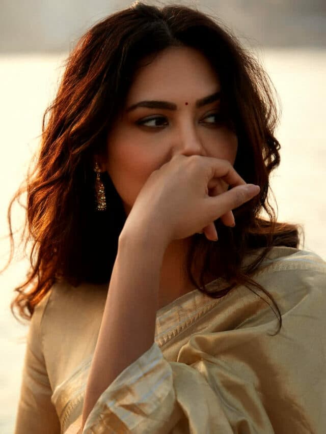 Esha Gupta Traditional Look: ‘आश्रम 2’ की हसीना ने देसी लुक में दिखाई बोल्ड अदाएं