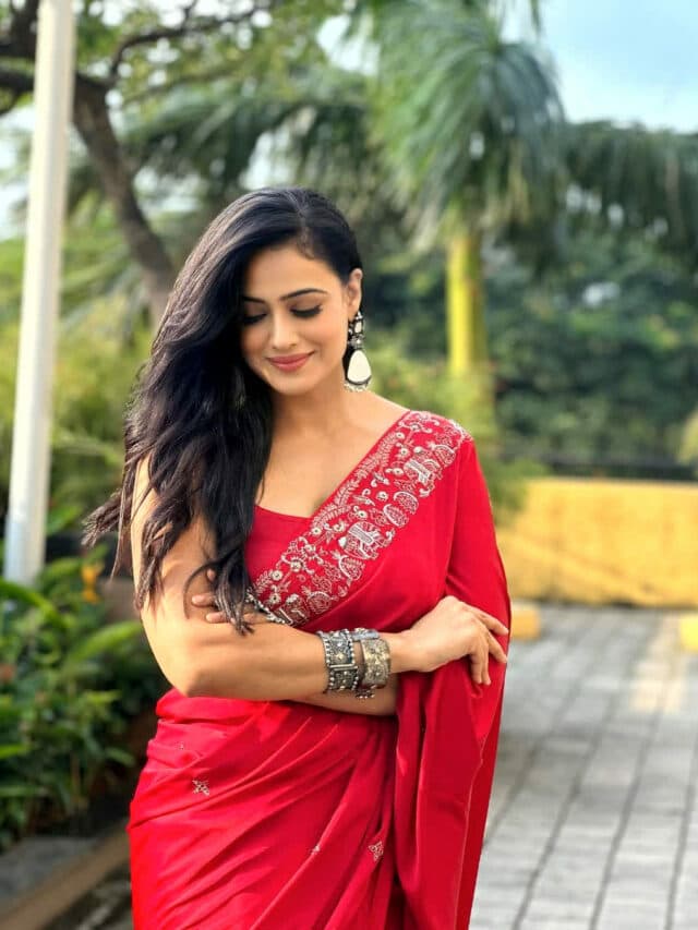 Shweta Tiwari Saree Look : देसी रंग में रंगी श्वेता तिवारी, रेड साड़ी में लगाया ग्लैमर का तड़का