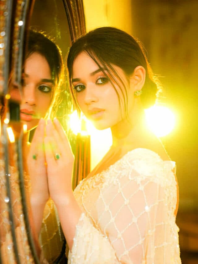 Jannat Zubair Traditional Look : सफेद रंग का साड़ी में बला की खूबसूरत लगी जन्नत जुबैर