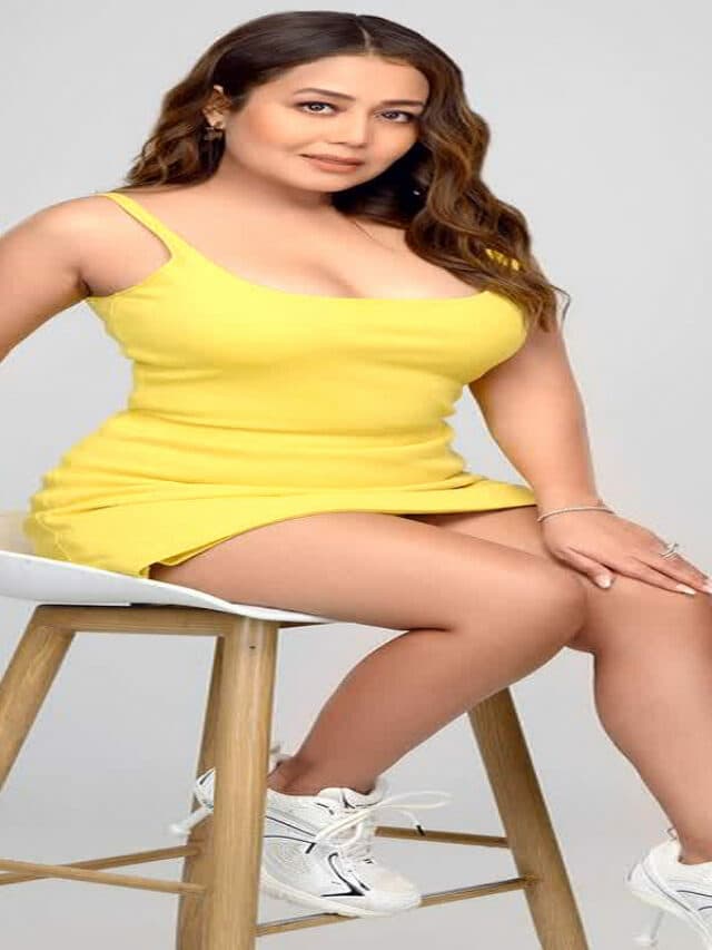 Neha Kakkar Hot Photo : नेहा कक्कड़ ने मिनी ड्रेस में बिखेरा हुस्न का जलवा, तस्वीरें देख फैंस हुए मदहोश