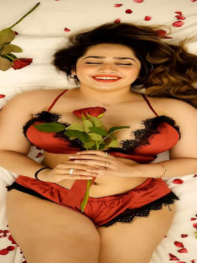 Aditi Mistry Hot Photos : सोशल मीडिया इन्फ्लुएंसर अदिति मिस्त्री तस्वीरें उड़ा देगी आपकी नींद
