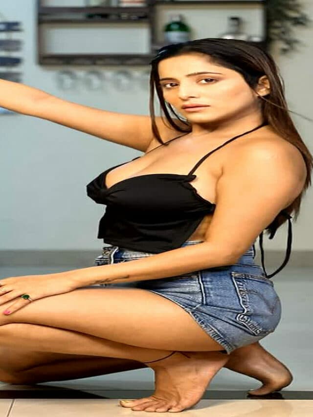 Kate Sharma Sexy Photos : Kate Sharma ने ब्लैक ब्रालेट पहन दिए सेक्सी पोज, हॉटनेस देख फैंस हुए मदहोश