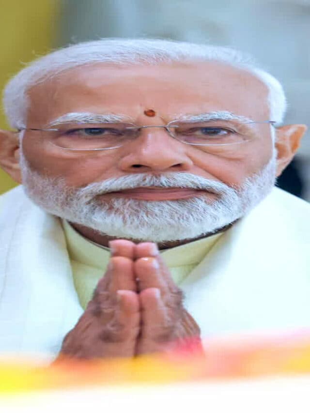 Ram Mandir Pran Pratishtha : प्राण प्रतिष्ठा में अलग अंदाज में नजर आए पीएम मोदी, यहां देखें मनमोहक तस्वीरें