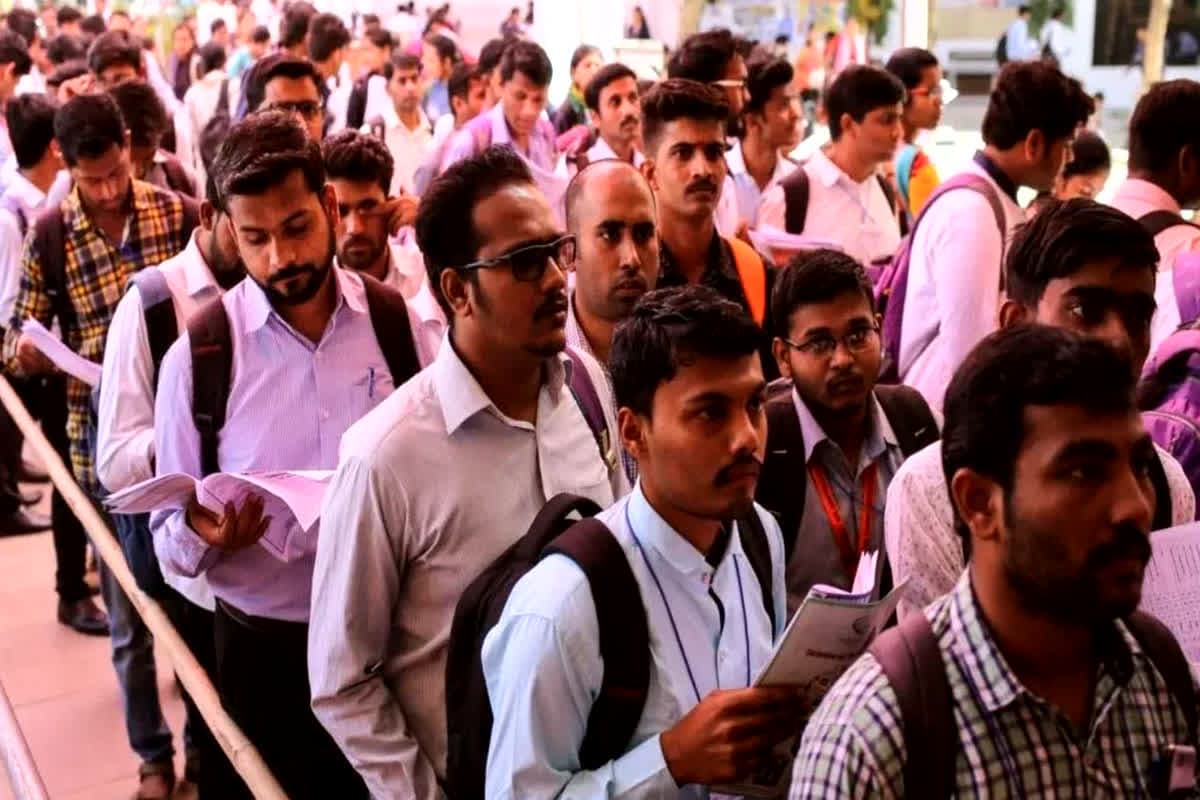 Latest Rojgar Samachar 2024: प्रदेश में युवाओं के लिए खुला नौकरी का पिटारा, एक लाख पदों पर इस दिन से शुरू होगी भर्ती