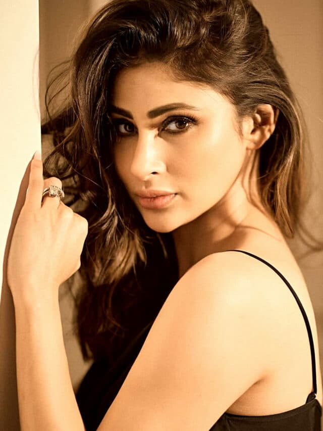 Mouni Roy Hot Pic : ब्लैक कलर की बॉडीकॉन ड्रेस में टीवी की नागिन ने बिखेरा जलवा