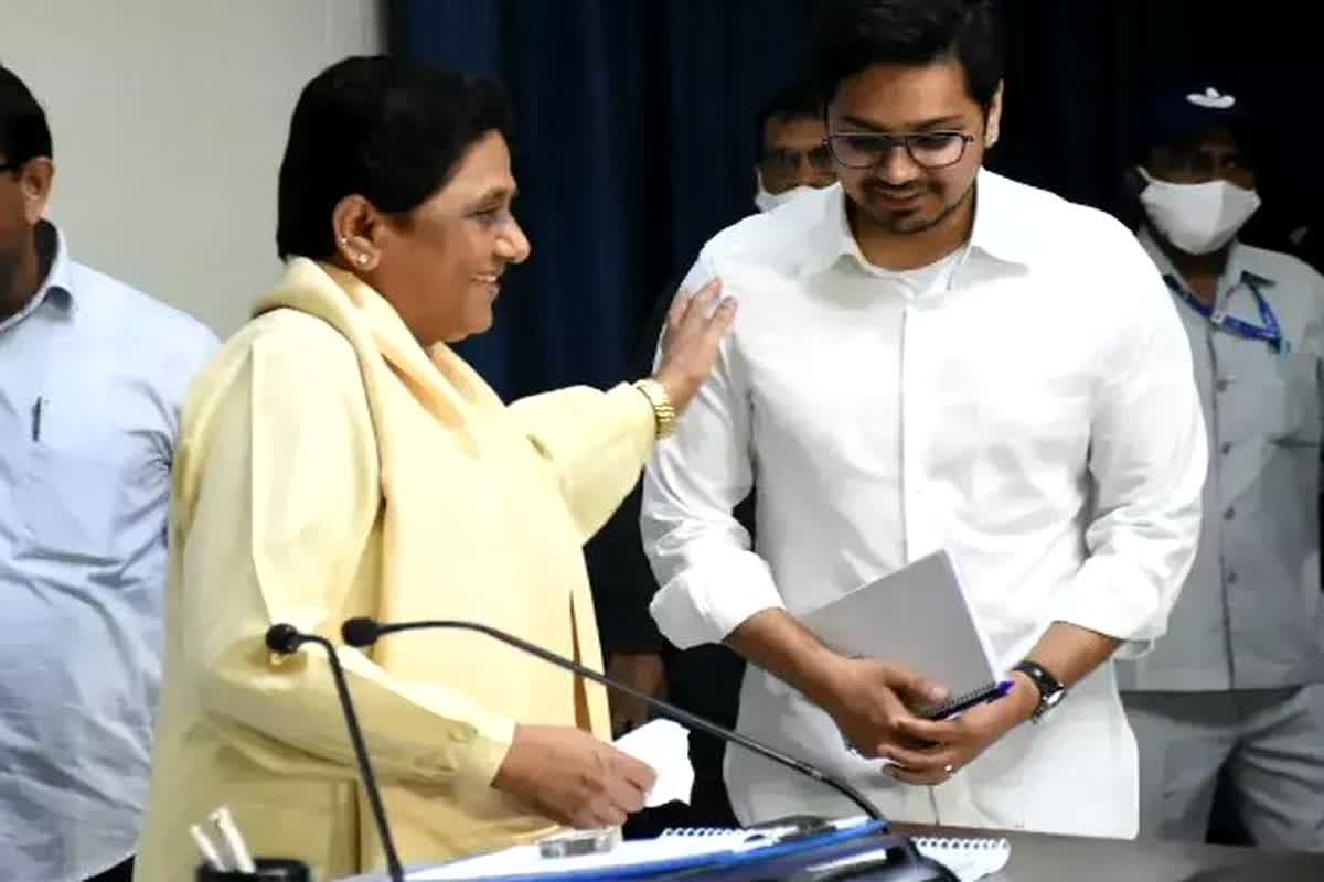 Akash Anand Apologized To Mayawati: आकाश आनंद ने मायावती से मांगी माफी! X पर लिखा भावुक पोस्ट, कहा- ‘मुझे पुन: पार्टी में कार्य करने का मौका दें’