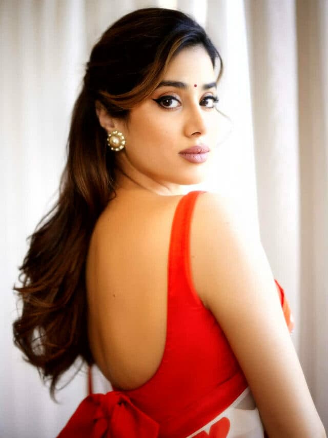 Jhanvi Kapoor Desi Look: फ्लोरल साड़ी में जाह्नवी कपूर का दिखा मदमस्त अंदाज