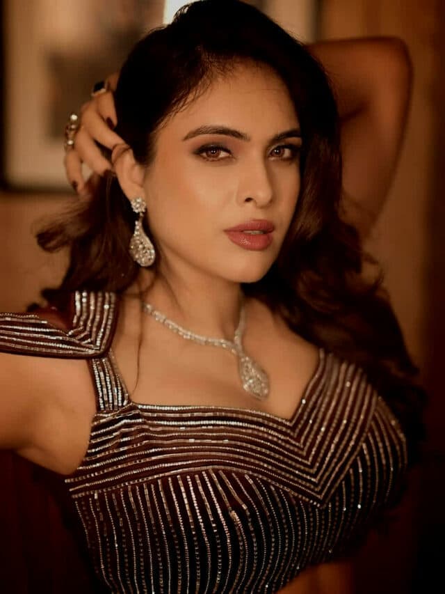 Neha Malik Desi Look: नेहा मलिक ने देसी लुक में लगाया ग्लैमरस का तड़का