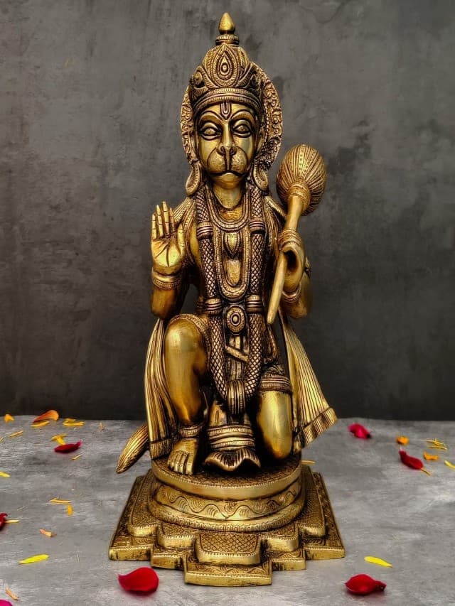 Hanuman Matra : मंगलवार को इन हनुमान मंत्रों का करें जाप, हो जाएंगे सभी कष्ट दूर