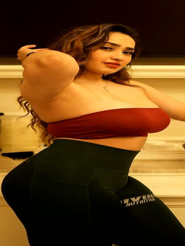 Aditi Mistry New Hot Photo : Aditi Mistry ने फ्लॉन्ट किया कर्वी फिगर, तस्वीरें देख फैंस भर रहे आहें