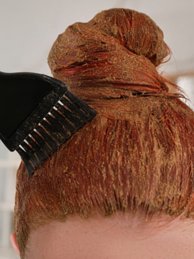 Hair Care: बालों की शाइन बढ़ाएगी मेहंदी, बस इसे लगाते समय न करें ये गलतियां