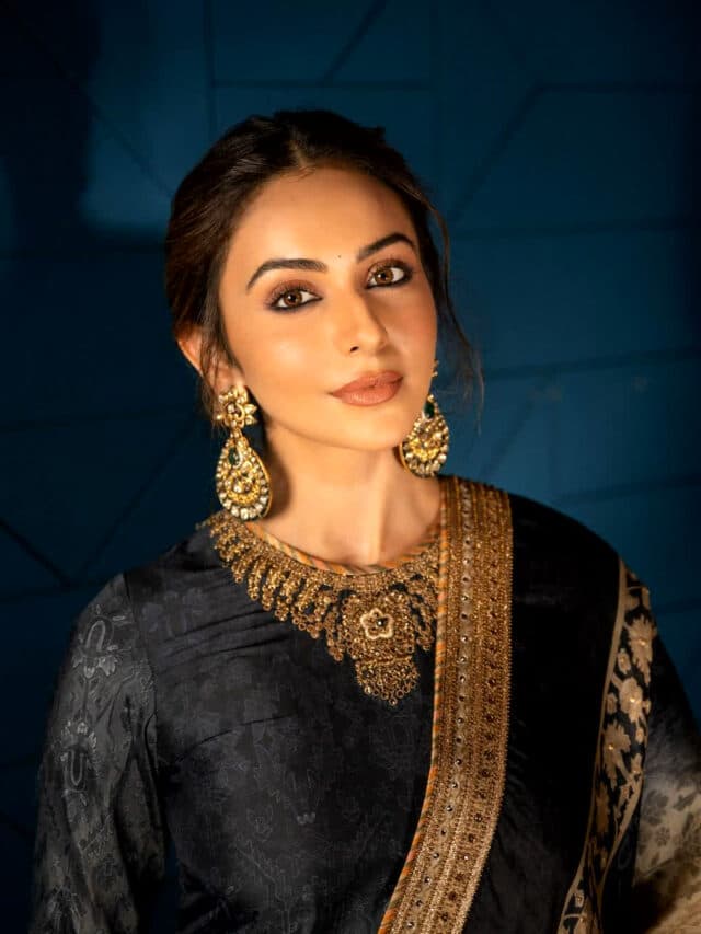 Rakul Preet Singh Ethnic Look: स्ट्रेटफिट कुर्ता और चूड़ीदार सलवार में बला की खूबसूरत लगी रकुल प्रीत सिंह