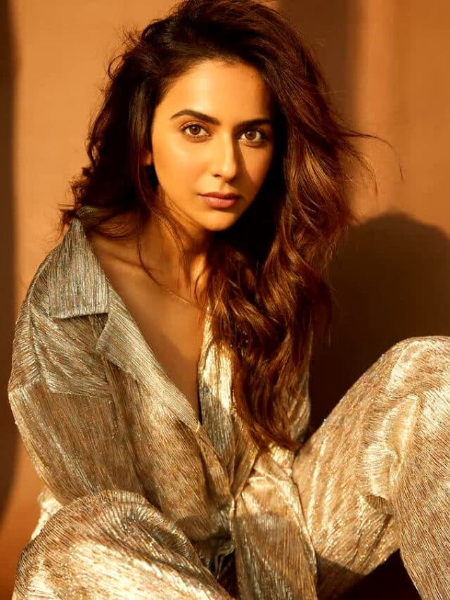 Rakul Preet Singh Hot Pic: मेसी हेयर लुक में ग्लैमरस लगीं रकुल प्रीत सिंह