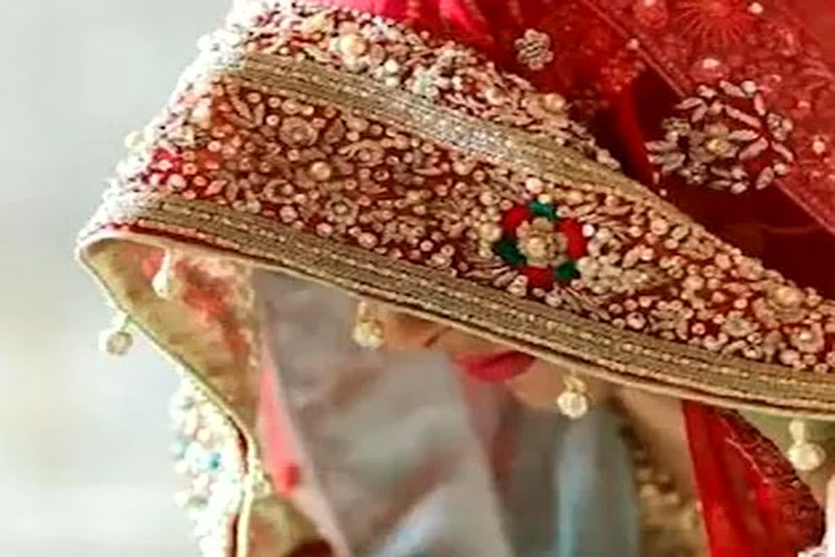 UP News: सुहागरात पर दूल्हे ने किया ऐसा काम, भड़की दुल्हन ने फोन कर बुलाया मायके वालों को, फिर मचा बवाल