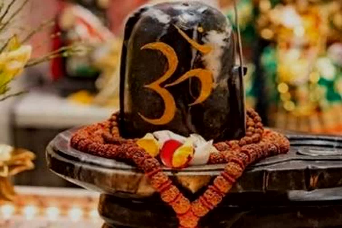 Chaitra Maah Ka Akhiri Somwar: चैत्र माह का आखिरी सोमवार आज, जरूर करें शिवलिंग से जुड़े ये उपाय, आर्थिक समस्याओं से मिलेगा छुटकारा