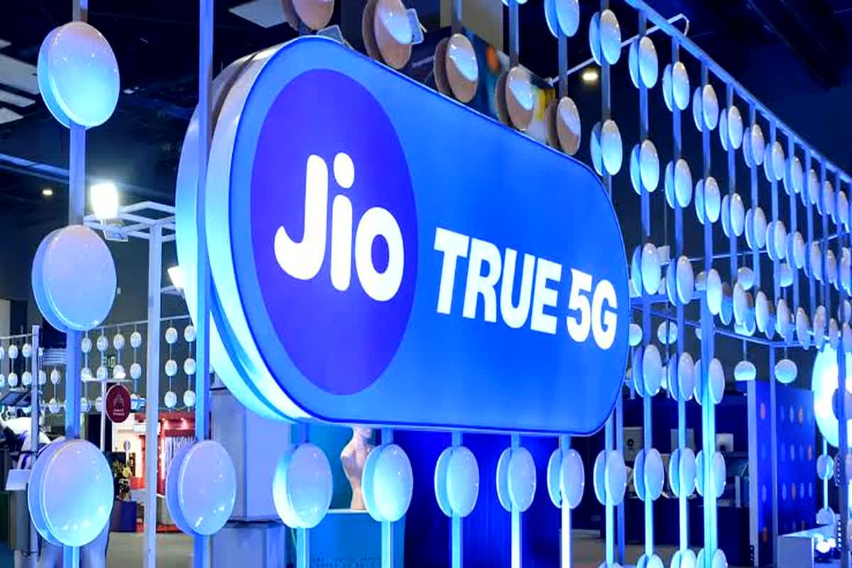 Jio New Year Welcome Plan 2025: जियो ने यूजर्स को दिया नये साल का तोहफा.. लॉन्च किया न्यू ईयर वेलकम प्लान, लंबी वैलिडिटी के साथ मिलेंगे ढेर सारे ऑफर्स