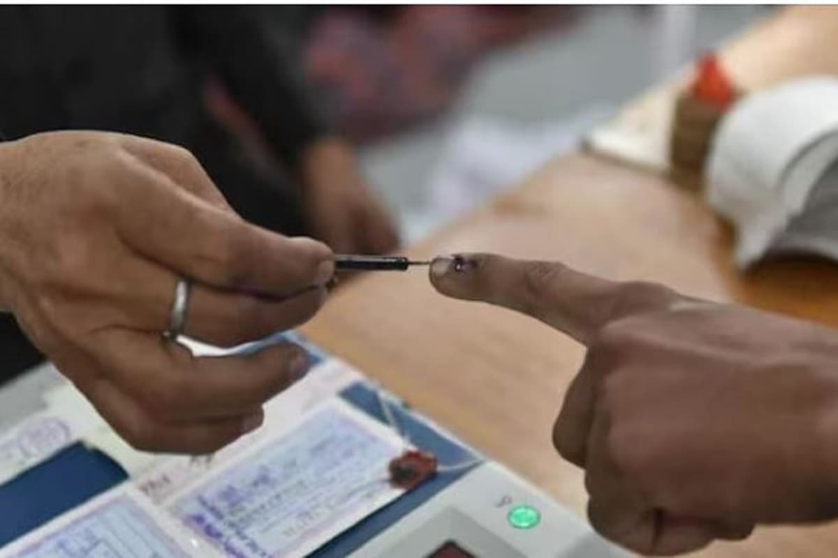 Maharashtra Election 2024: महाराष्ट्र की जनता आज चुन रही सरकार, 9.7 करोड़ मतदाता डालेंगे वोट, तय होगी 4136 प्रत्याशियों की किस्मत