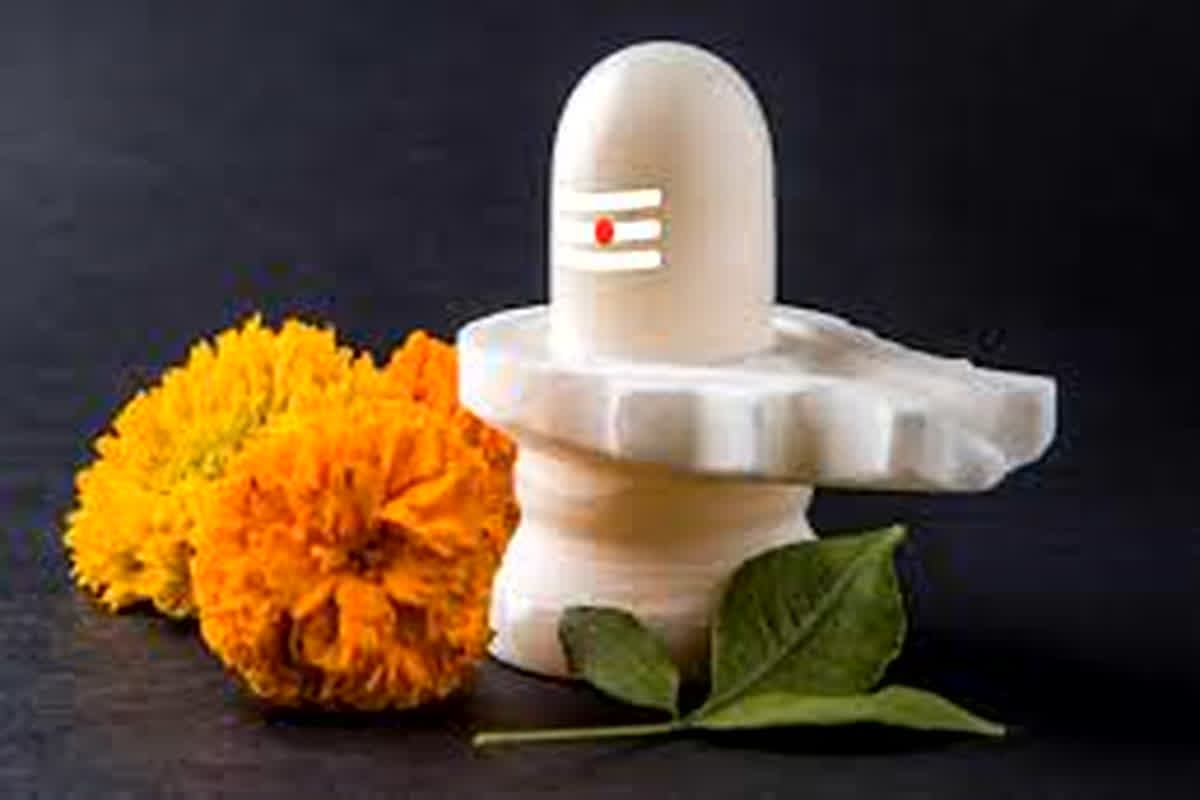 Sawan Somwar Upay 2025: सावन सोमवार में भोलेनाथ की पूजा के समय जरूर करें ये चमत्कारी उपाय, मिलेगा मनचाहा वरदान