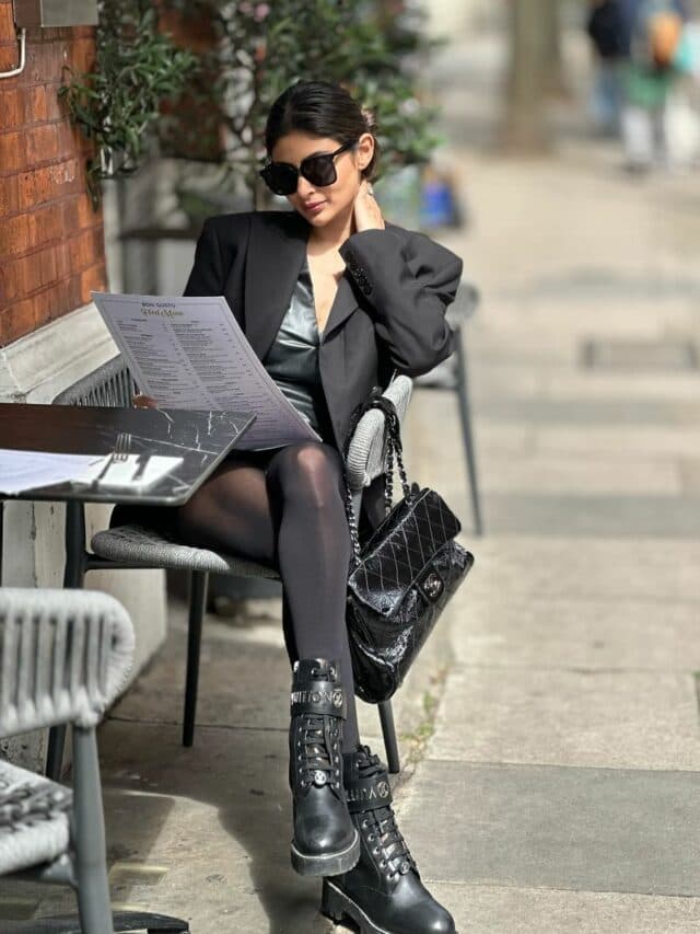 Mouni Roy Hot Photos: मौनी रॉय अपने वेकेशन फोटोज में लगी बेहद हॉट, देखें किलर स्टाइल