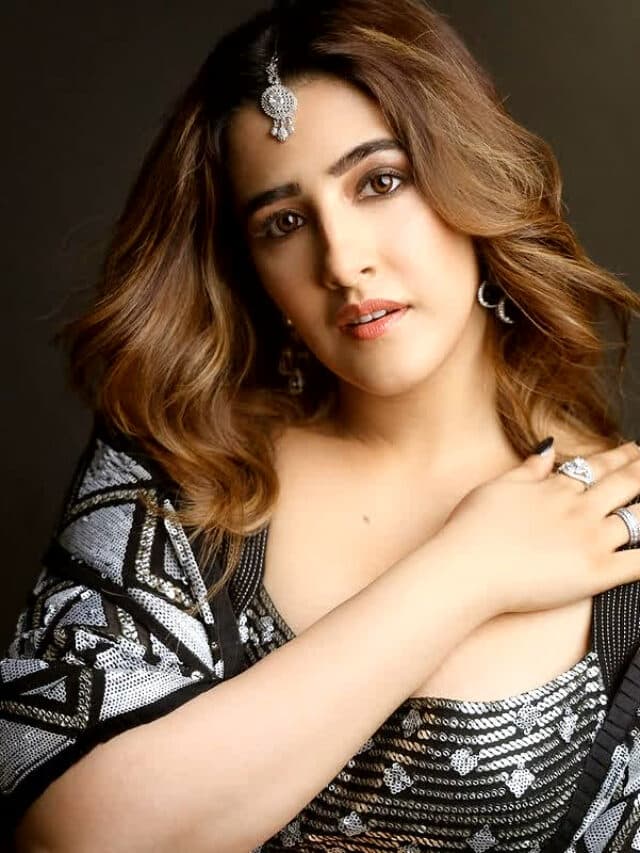 Nupur Sanon Hot Pic: ब्लैक एंड सिल्वर लुक में नूपुर सेनन ने जीता फैंस का दिल