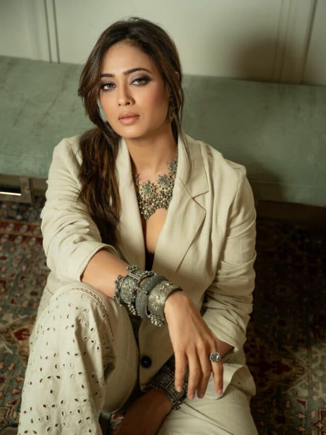 Shweta Tiwari Boss Look: श्वेता तिवारी ने बॉस लेडी लुक में ढाया कहर, देखें किलर लुक…