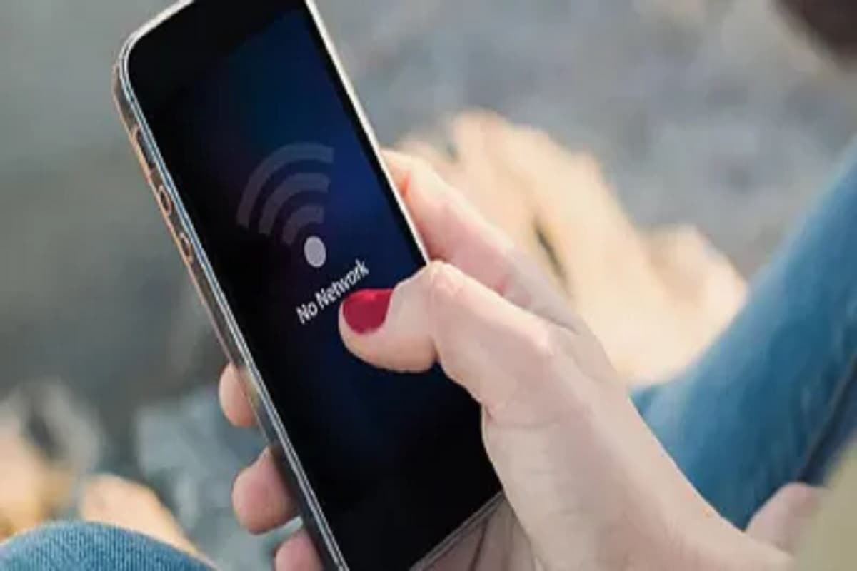 TRAI New Norms: मोबाइल यूजर्स के लिए अच्छी खबर, नेटवर्क नहीं आई तो अब कंपनी जिम्मेदार, मिलेगा ये मुआवजा