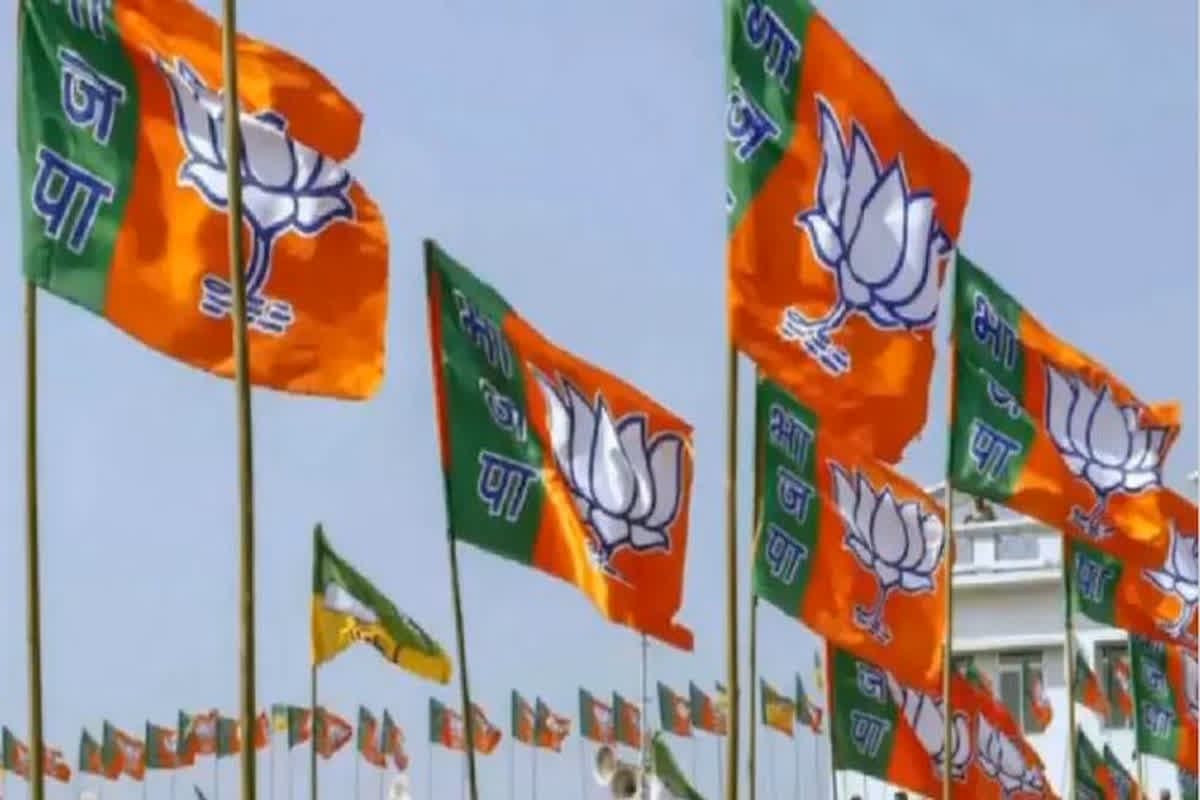 Maharashtra BJP Candidate 1st List: भाजपा ने महाराष्ट्र चुनाव के लिए उम्मीदवारों की पहली लिस्ट की जारी, 99 प्रत्याशियों के नाम पर लगाई मुहर