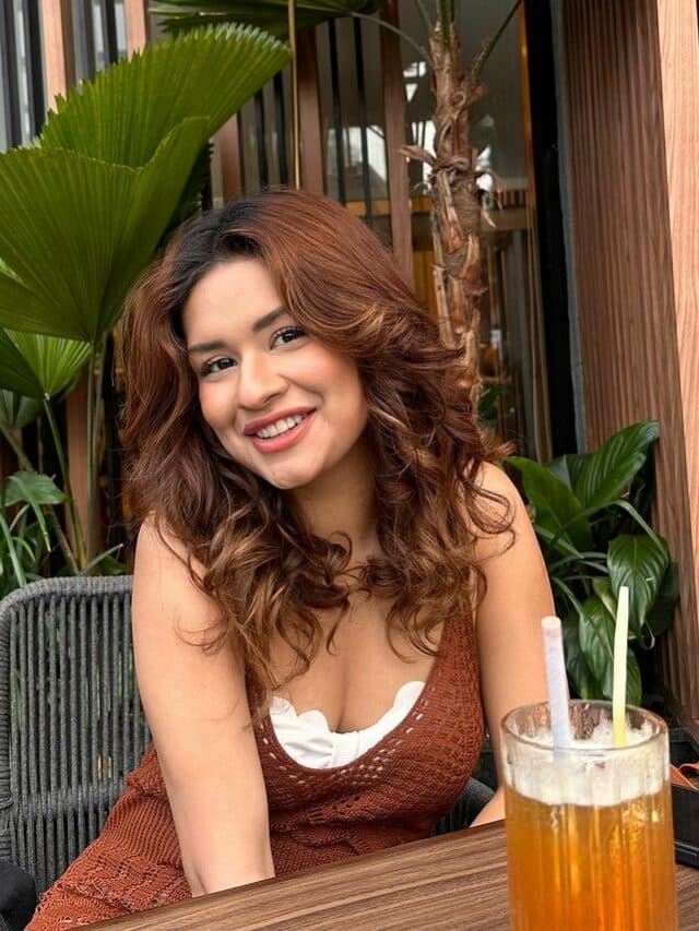 Avneet Kaur Photos: अवनीत कौर ने एक बार फिर क्यूट सी स्माइल से जीता फैंस का दिल