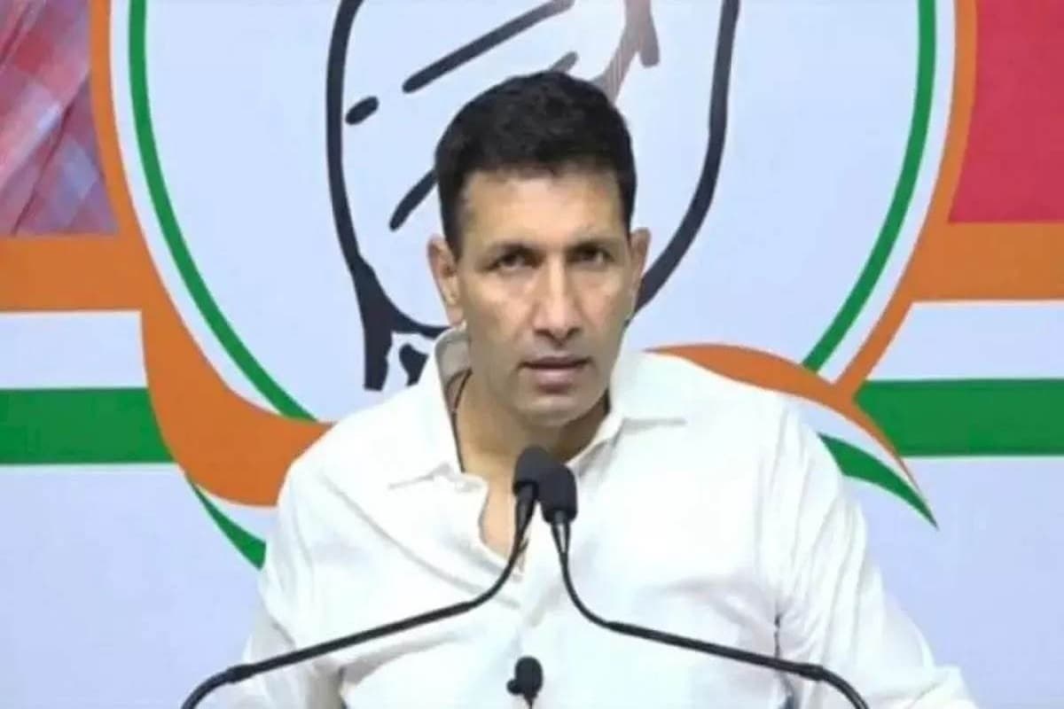 Jitu Patwari on Mohan Sarkar | Photo Credit: MP Congress