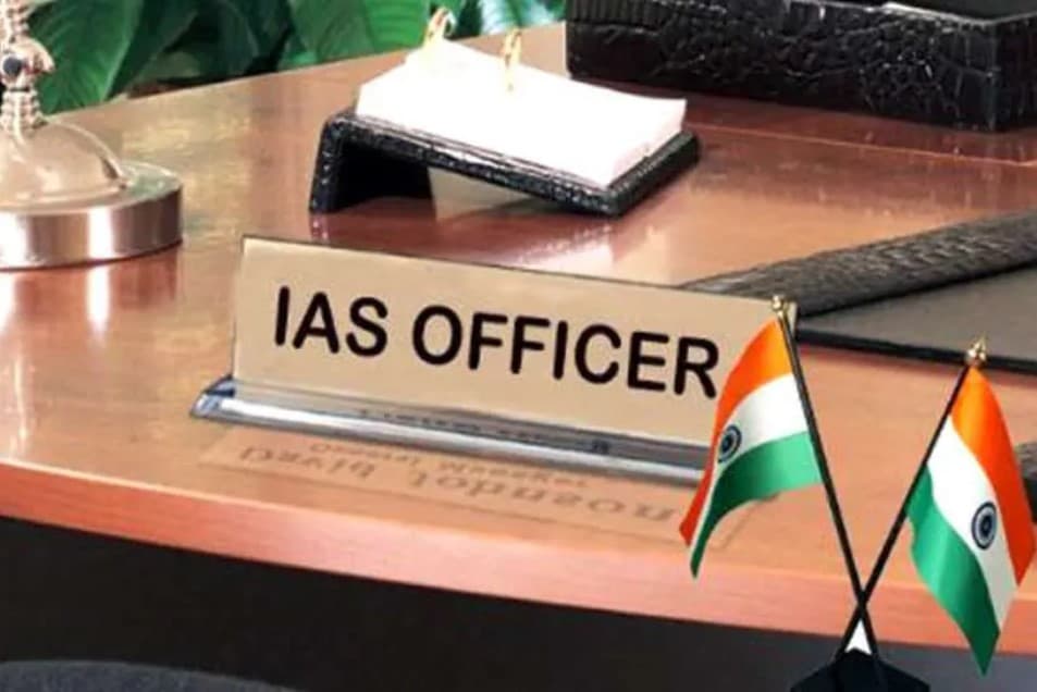 IAS Transfer News: नए साल से पहले बड़ा फेरबदल, एक साथ कई IAS अधिकारियों का तबादला, यहां जानें किसे-कहां मिली पोस्टिंग