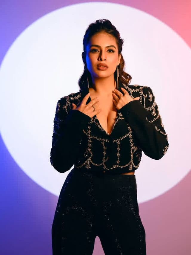 Neha Malik Hot Pic: नेहा मलिक ने ब्लैक ड्रेस में करवाया हॉट फोटोशूट, देखें तस्वीरें