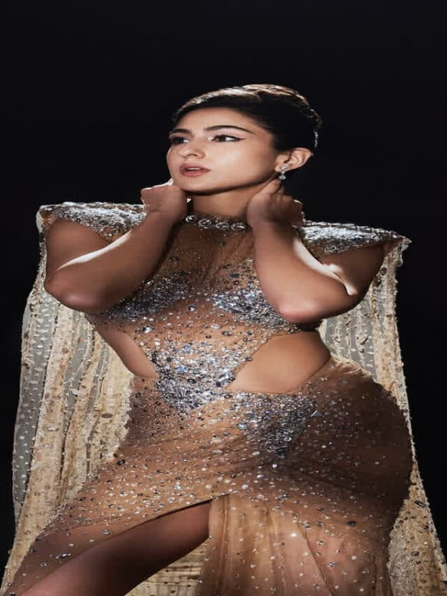 Sara Ali Khan Hot Pics : Sara Ali Khan क्रिस्टल गाउन में दिए कातिलाना पोज, लुक देख बढ़ी फैंस के दिलों की धड़कन