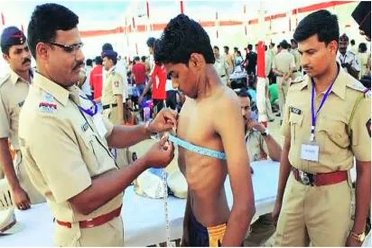 Police Bharti Age Limit: पुलिस भर्ती के अभ्यर्थियों को मिलेगी 5 साल की छूट, अब इस उम्र तक कर सकेंगे सरकारी नौकरी के लिए आवेदन
