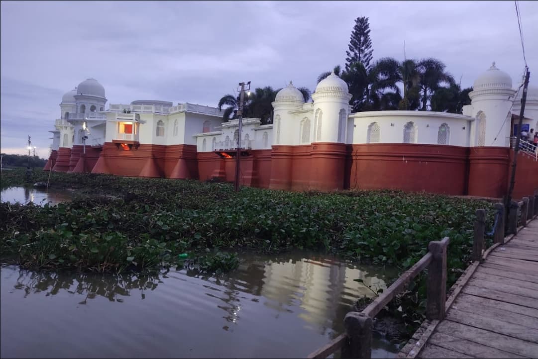 हिंदू और मुस्लिम स्थापत्य शैली का अद्भुत मिश्रण है नीरमहल, खूबसूरती ऐसी कि आप भी हो जाएंगे आकर्षित