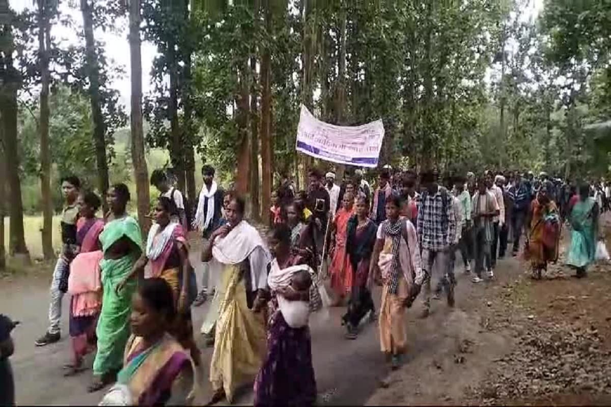 जशपुर से भाजपा विधायक पर FIR दर्ज करने की मांग, आपत्तिजनक बयान से नाराज ईसाई समाज ने निकाली पदयात्रा