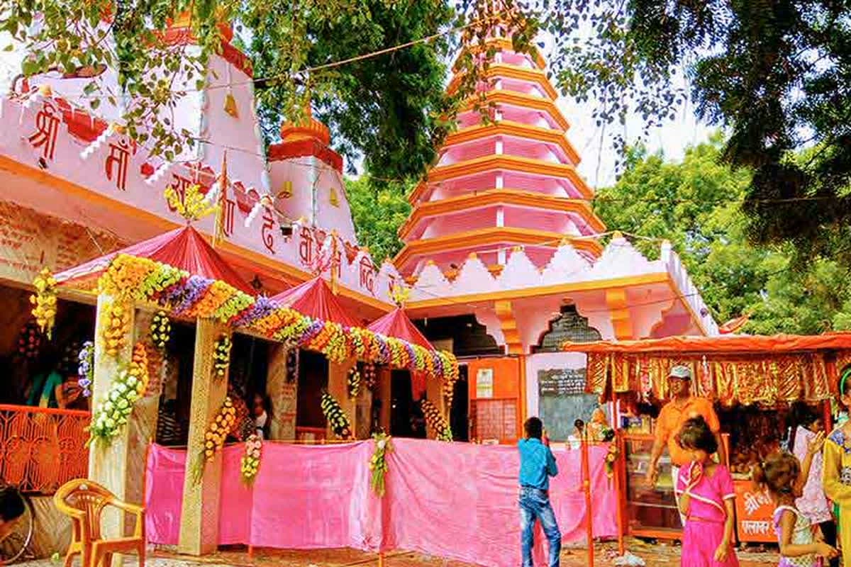 Maa Asha Devi Mandir in Kanpur: त्रेतायुग से जुड़ा है इस मंदिर का इतिहास, शिलालेख पर आकृति बनाकर माता सीता ने की थी पूजा